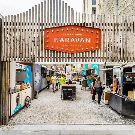Casadeco Budapest Apt-Stunning New York Cafe View Exterior photo