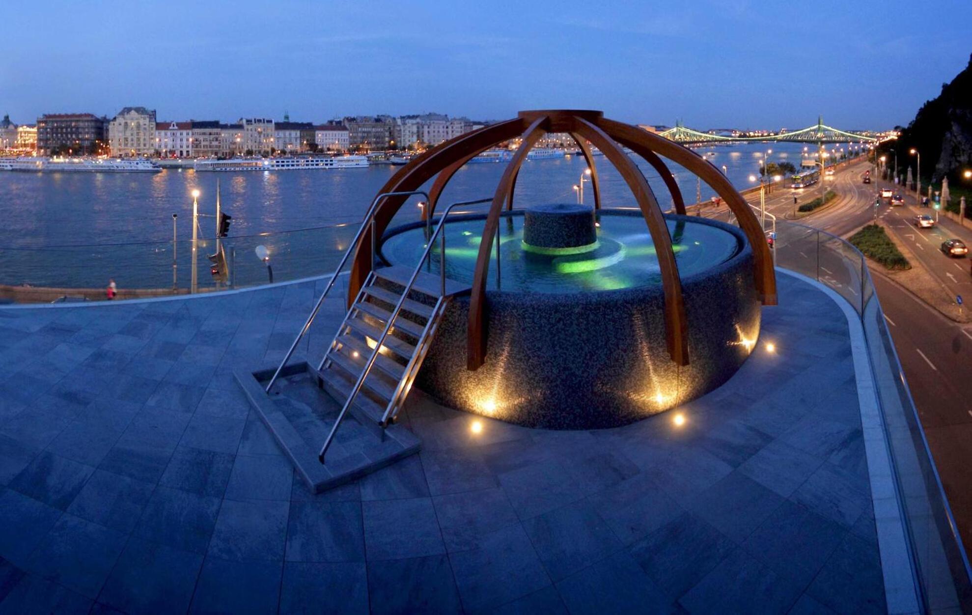 Casadeco Budapest Apt-Stunning New York Cafe View Exterior photo