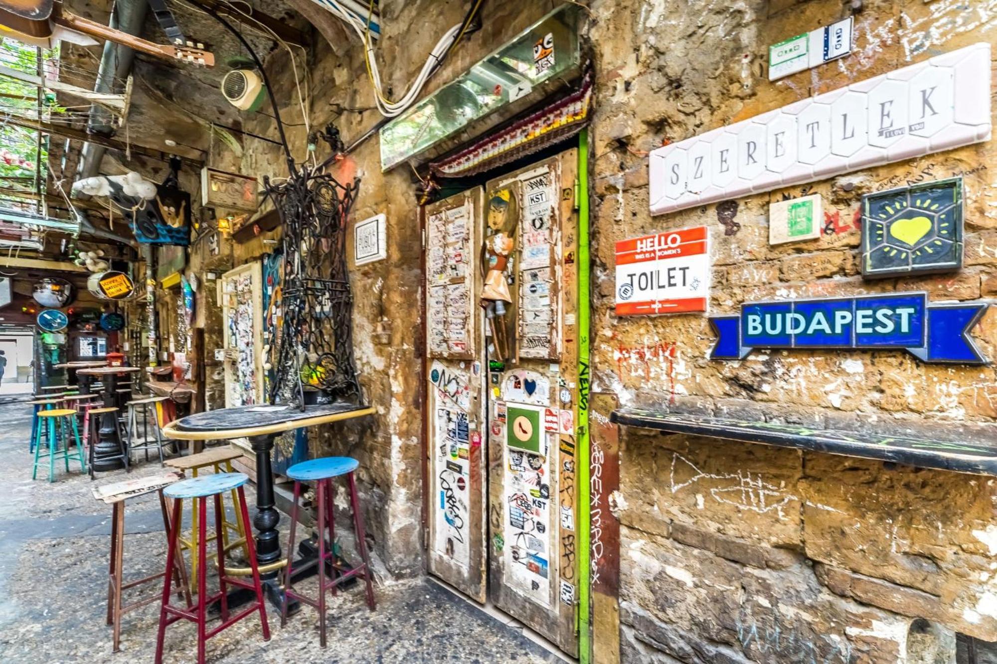 Casadeco Budapest Apt-Stunning New York Cafe View Exterior photo