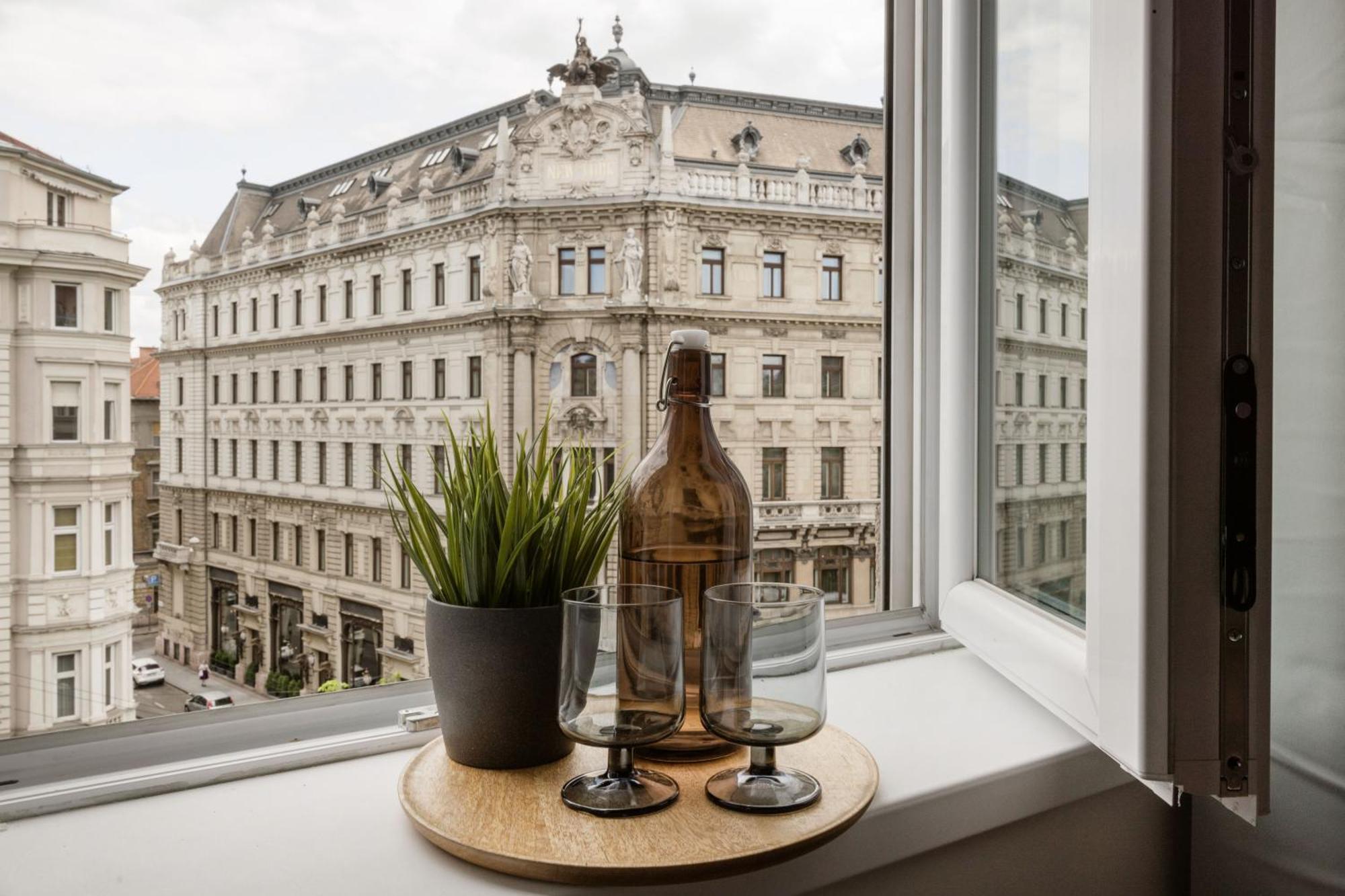 Casadeco Budapest Apt-Stunning New York Cafe View Exterior photo