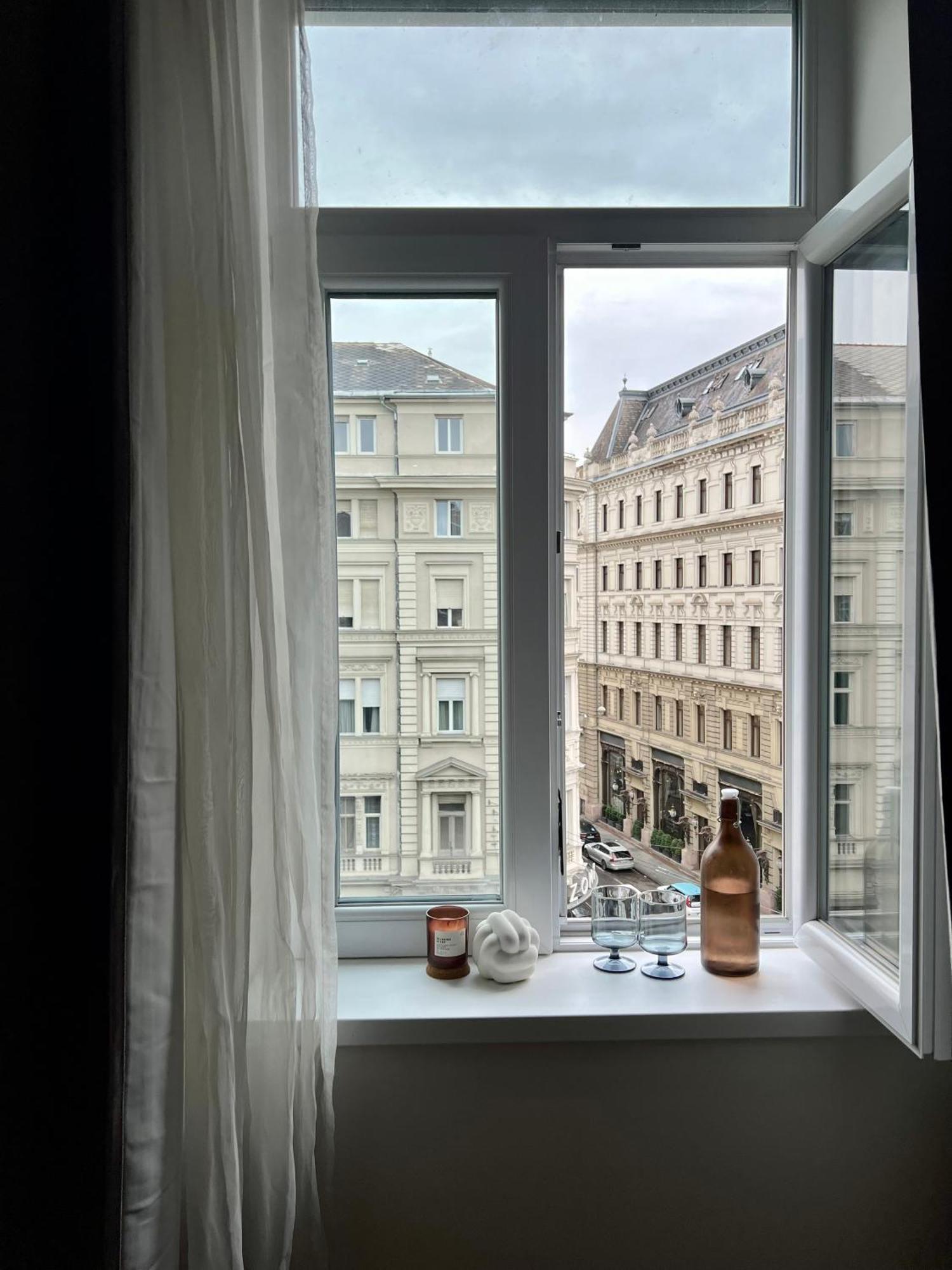 Casadeco Budapest Apt-Stunning New York Cafe View Exterior photo